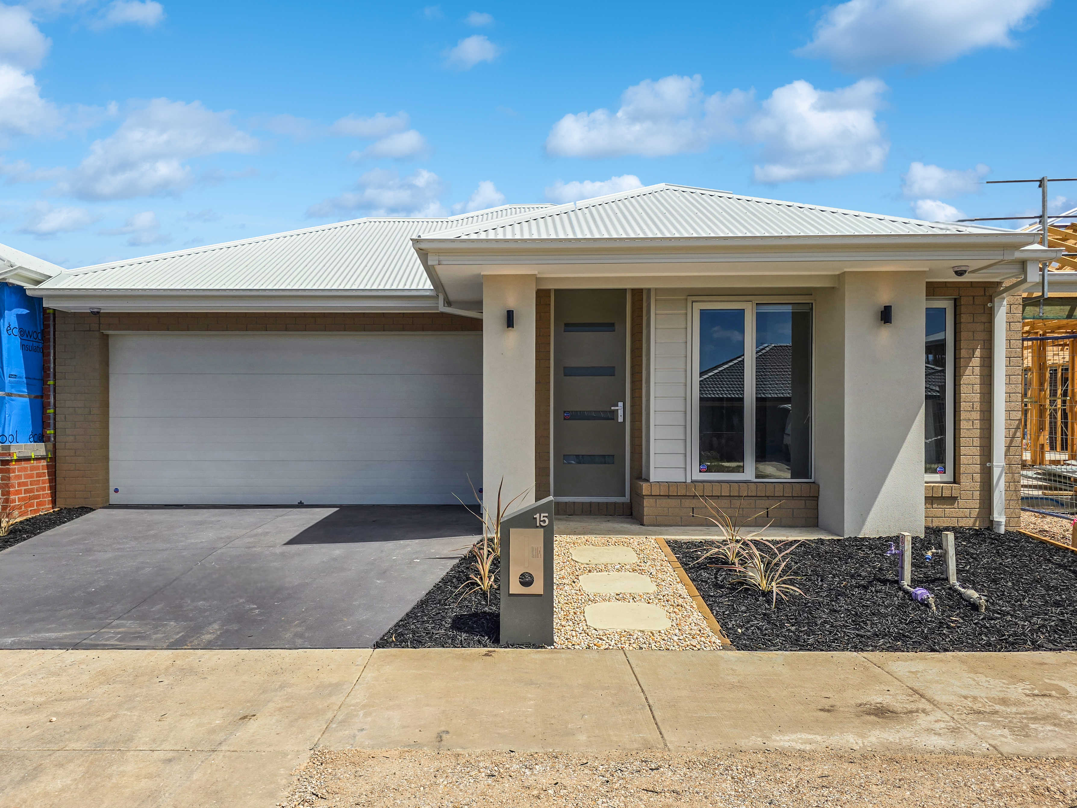 15 Paley Circuit, MOUNT DUNEED