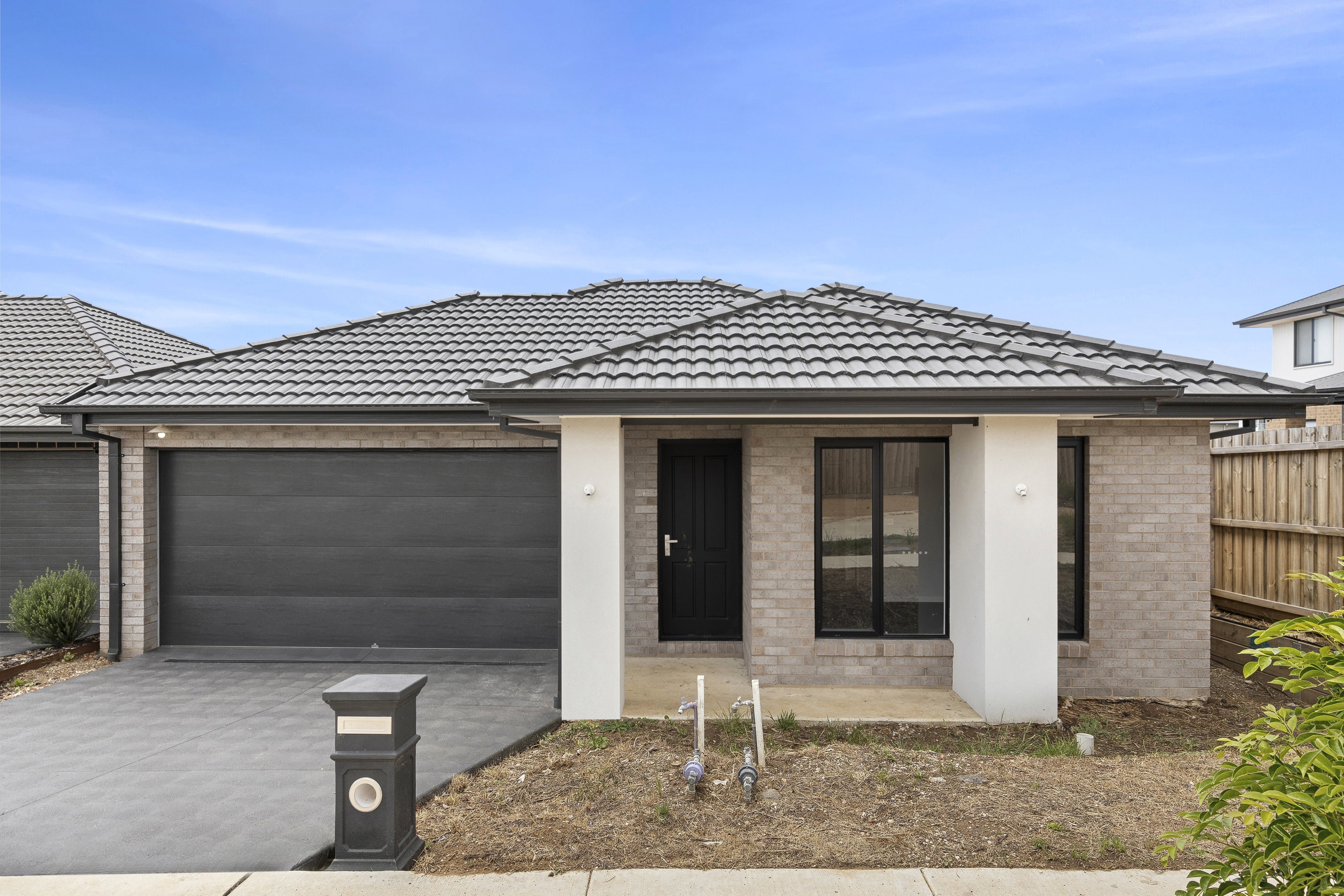 2 Schubert Place, MOUNT DUNEED