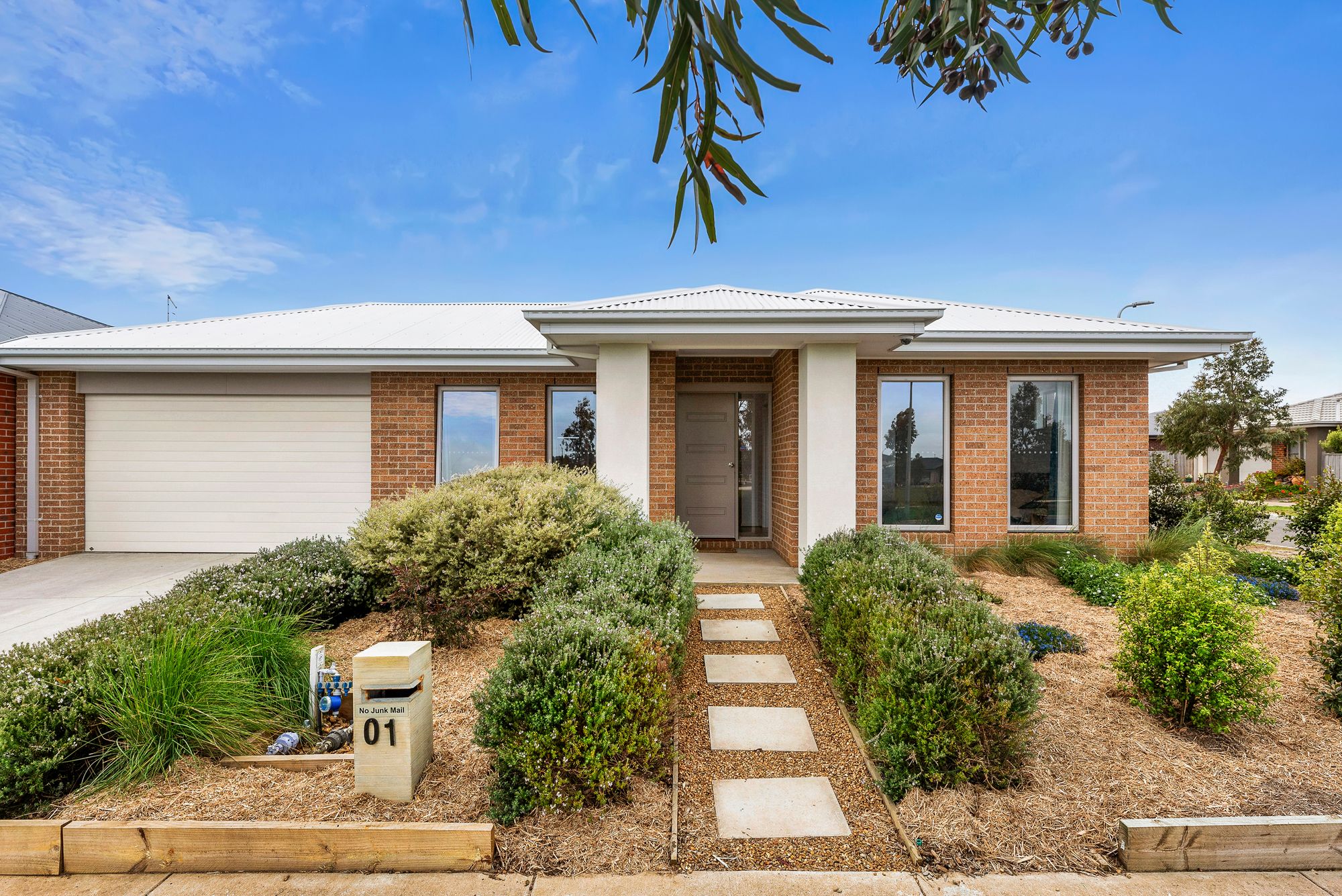 1 Honeyeater Way, MOUNT DUNEED